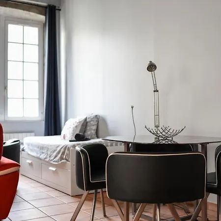 아파트 Lovely Spacious Nest In